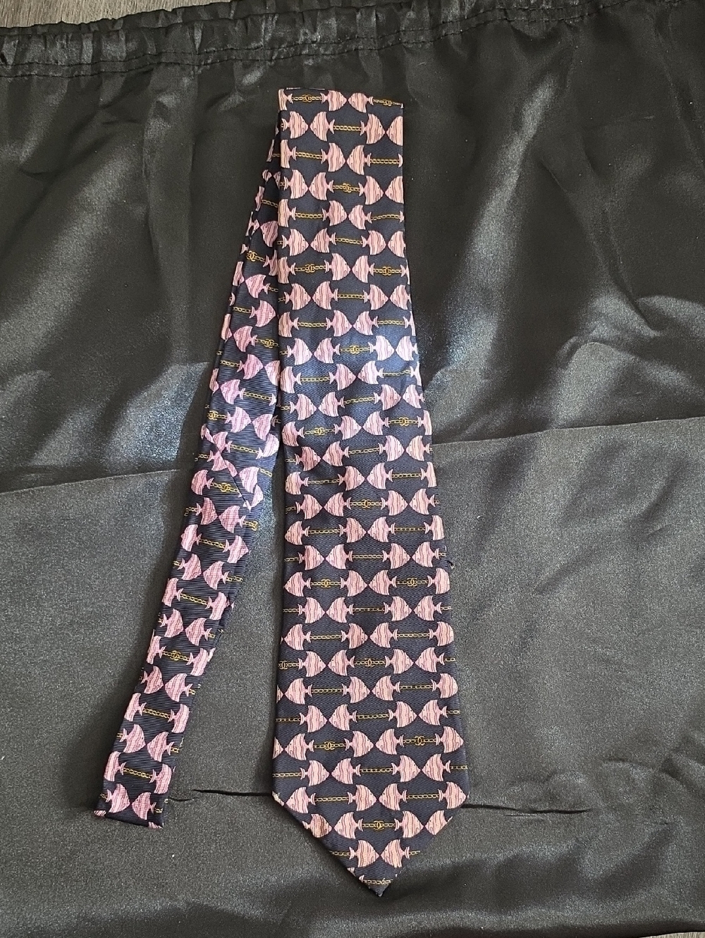 AUTHENTIC CHANEL 100% Silk Navy Blue & Pink Tie